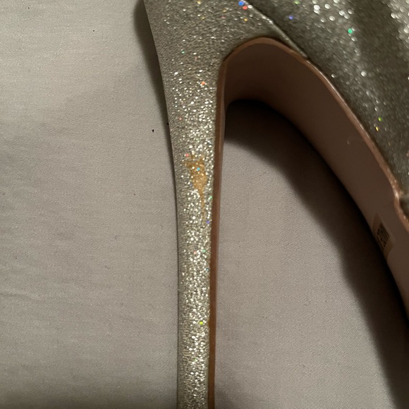 Beautiful metallic and lace heels perfect for grad or wedding! Worn once - Picture 8 of 8